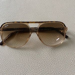 RayBan sunglasses -Tortoise aviator style. Great condition. With original case.